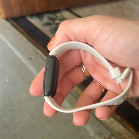 Fitbit Inspire 2 Activity Tracker with Charger – Light Gray Band, Size S/P - Picture 4 of 11